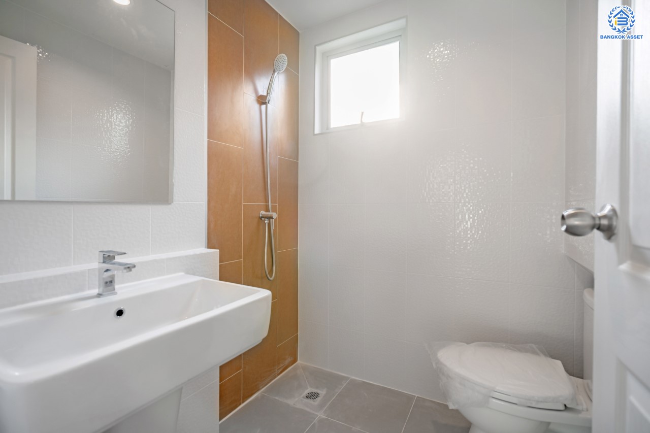 บ้านมือสองตกแต่งใหม่ ม.พฤกษ์ลดา1 บางใหญ่ หลังมุม บนเนื้อที่ 57 ตร.ว. ฟังก์ชัน 3 ห้องนอน 2 ห้องน้ำ 2 ที่จอดรถ ทำเลเดินทางสะดวก เชื่อมต่อถ.กาญจนาภิเษก เพียง 10 นาทีถึงรถไฟฟ้าสายสีม่วง "สถานีคลองบางไผ่" ใกล้เซ็นทรัลเวสต์เกต จองเลย!